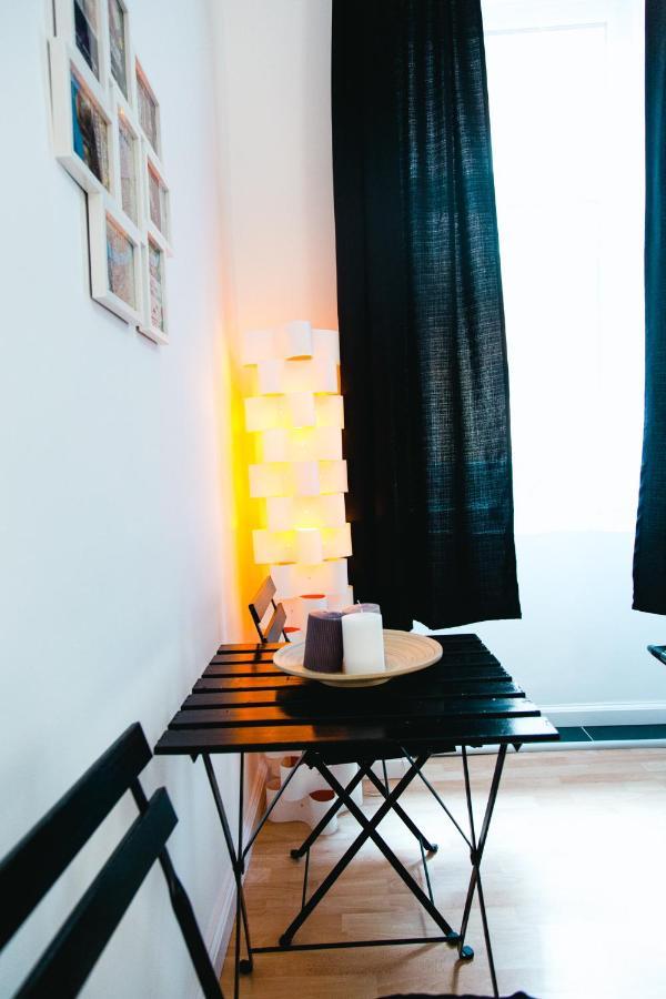 Black & White Apartment With A Gift Soft Panda 布达佩斯 外观 照片