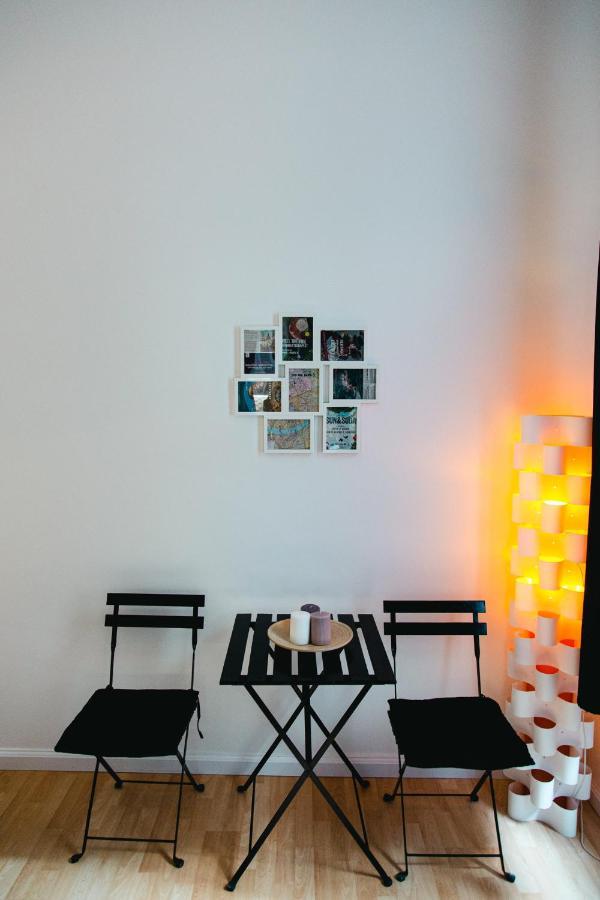 Black & White Apartment With A Gift Soft Panda 布达佩斯 外观 照片