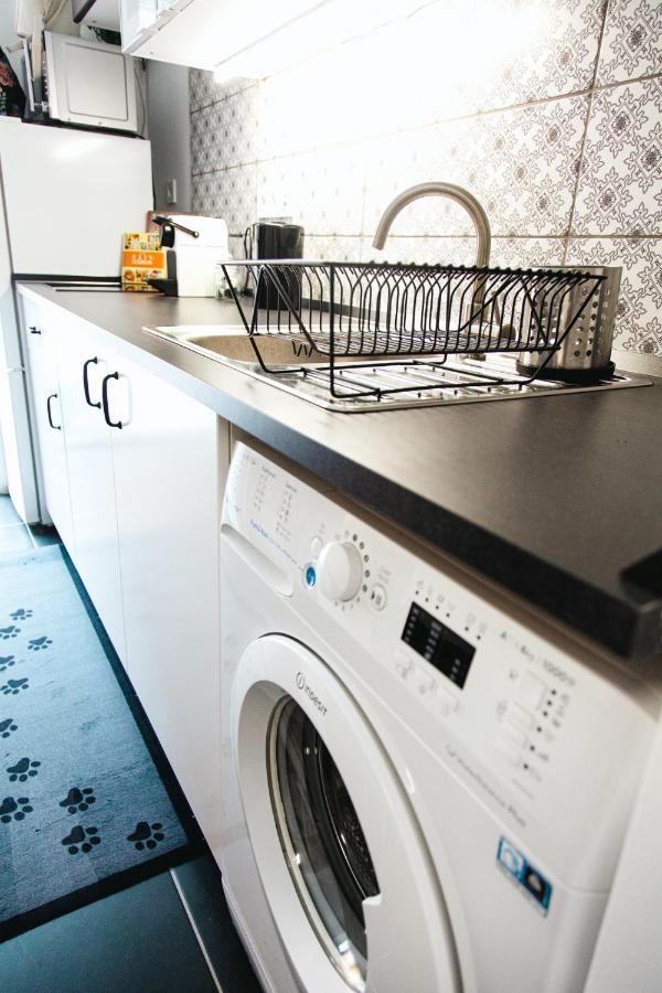Black & White Apartment With A Gift Soft Panda 布达佩斯 外观 照片